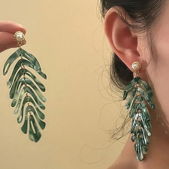 🔹️House of Harlow 🔹️14 k gold plated 4"  palm tree leaf  Drop Earrings - Picture 3 of 7